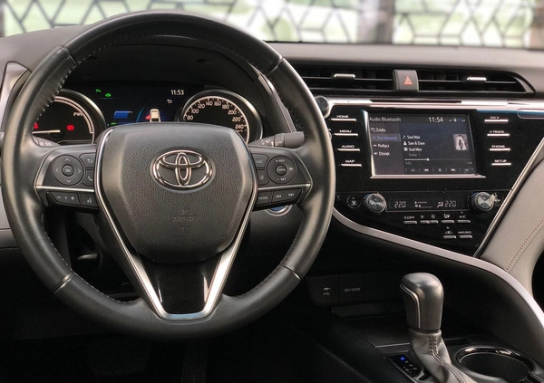 Toyota Camry cena 107900 przebieg: 97621, rok produkcji 2020 z Nowe Miasteczko małe 529
